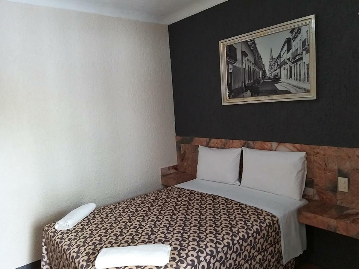 Hotel Aguila Guadalajara Buitenkant foto